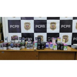 Polícia Civil prende mulher em flagrante e apreende 232 cigarros eletrônicos em Campo Largo